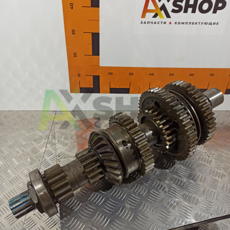8.10.021 Вал передаточный с шестернями