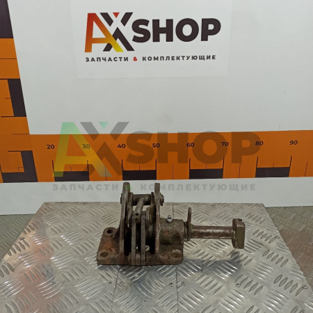 Кронштейн тормоза остановочного правый со втулками 21.23.038