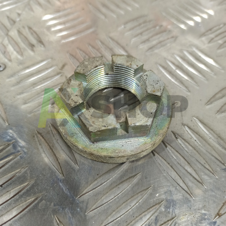 47-2601106 Гайка ведущей шестерни бортовой передачи