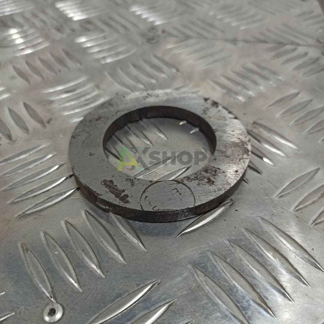 Шайба упорная крепления подшипника ведомого вала главной передачи 70-141437