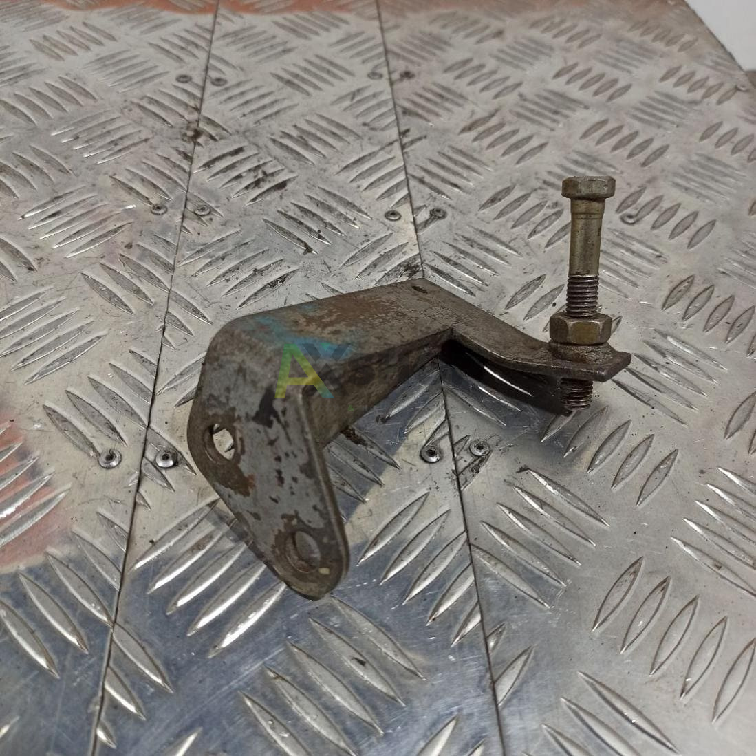 8.23.045 Кронштейн растяжек правый