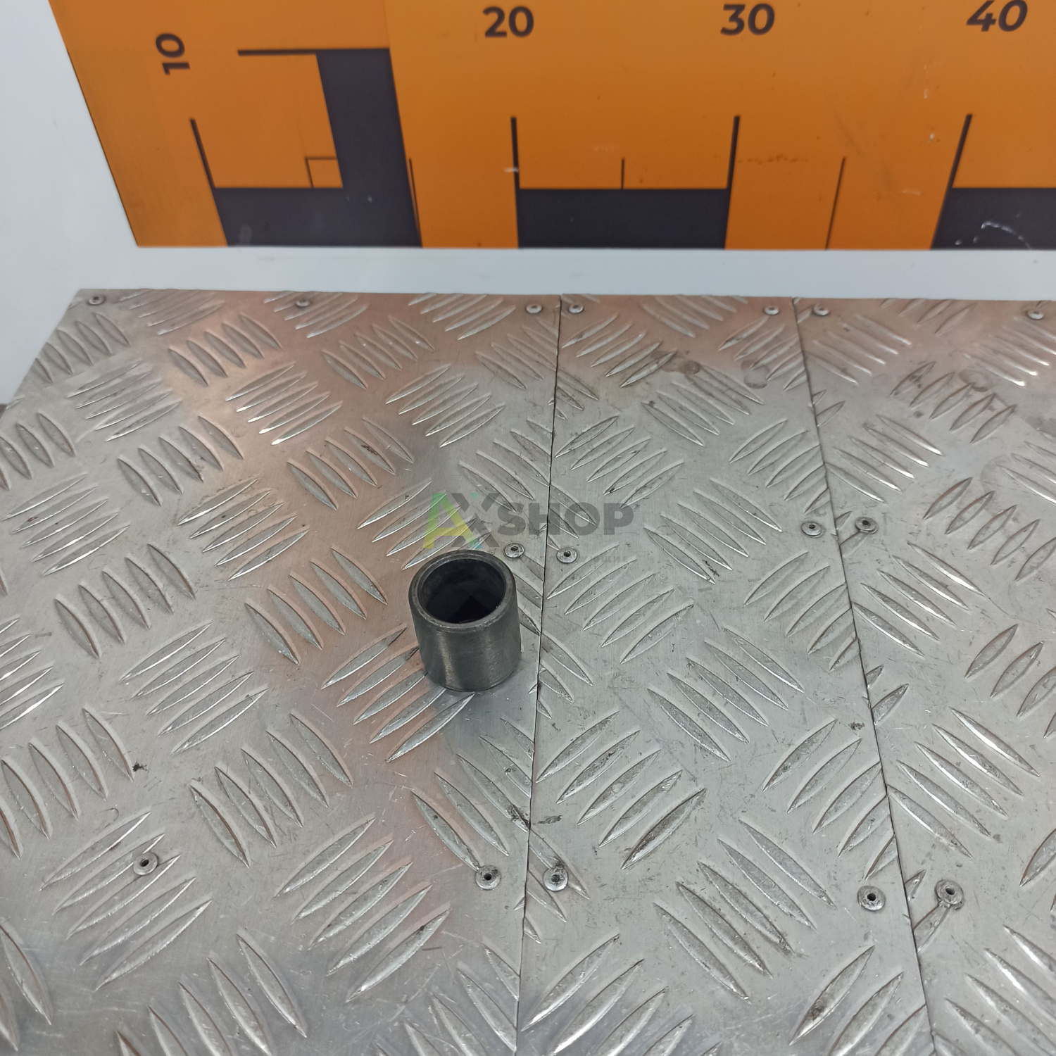 Втулка ЯМЗ толкателей клапана распорная 236-1007248