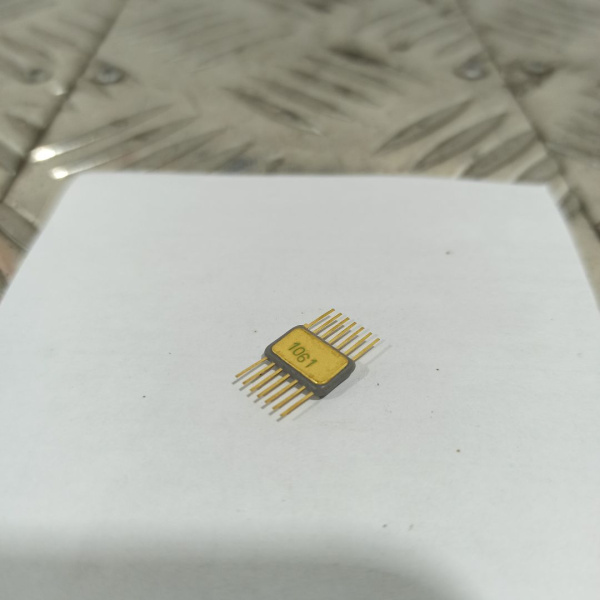 136ЛА1 Микросхема