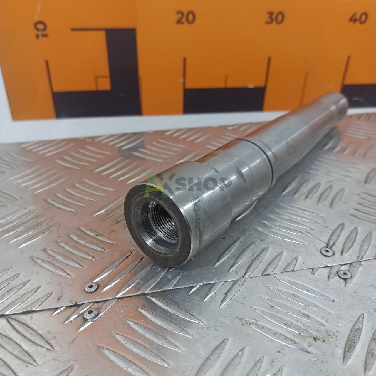 8.10.104 Ось промежуточной шестерни