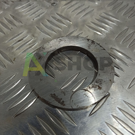 Шайба упорная крепления подшипника ведомого вала главной передачи 70-141437