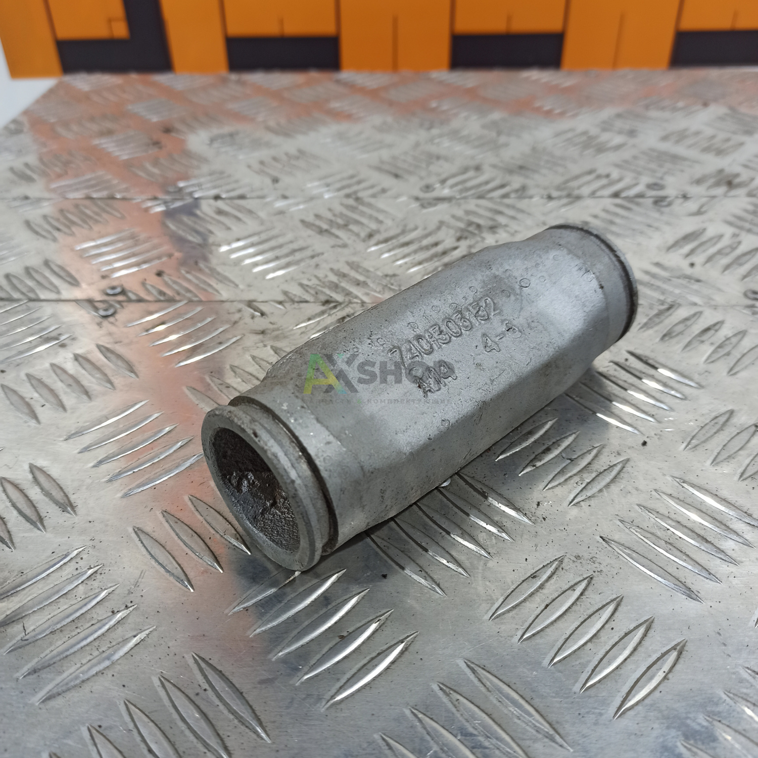 Труба подводящая правого блока 740-1303152