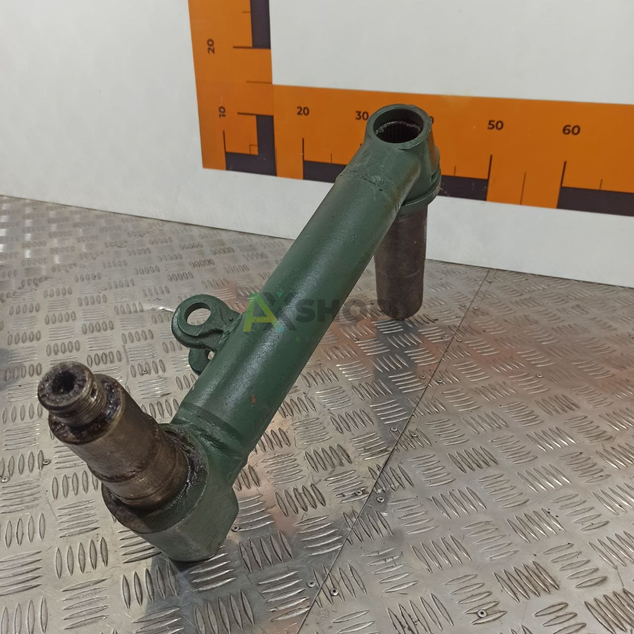 Балансир переднего катка левый в сборе 71-2946011