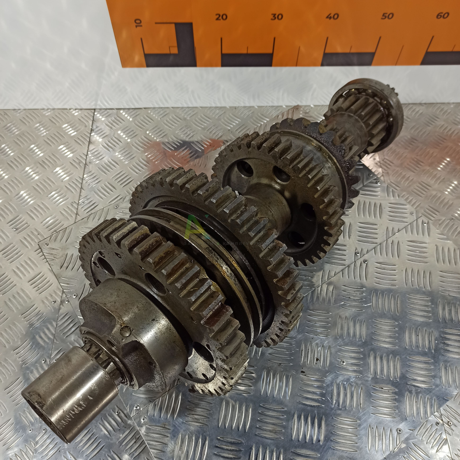 8.10.021 Вал передаточный с шестернями