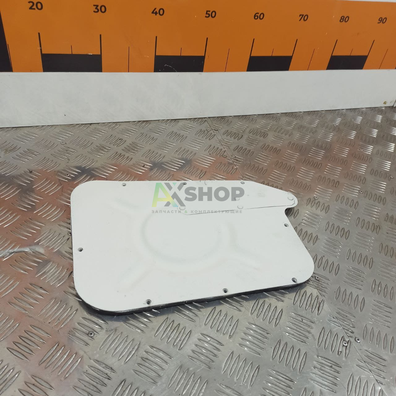 6.37.037 Крышка бокового лючка в сборе