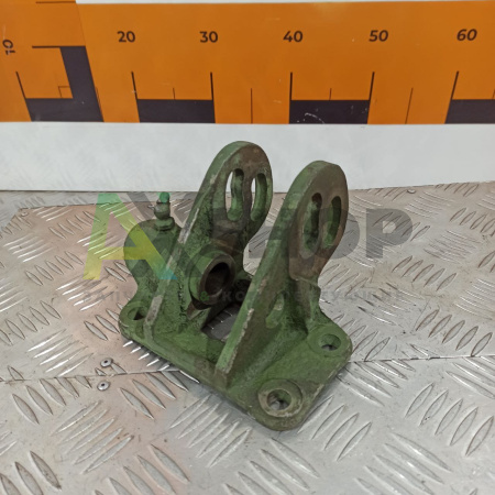 8.23.012 Кронштейн остановочного тормоза левый со втулками