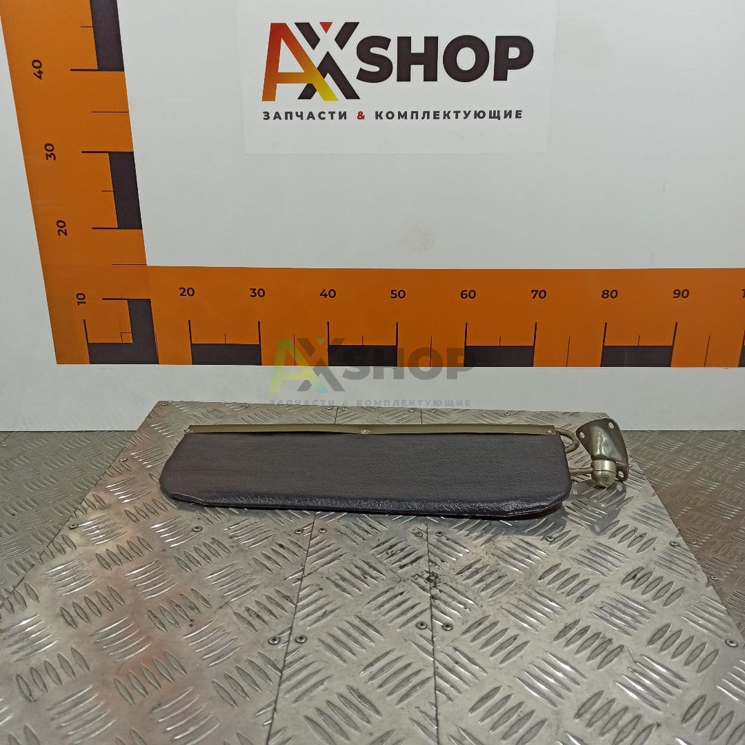 47-8204010-Б Козырек противосолнечный с кронштейном в сборе