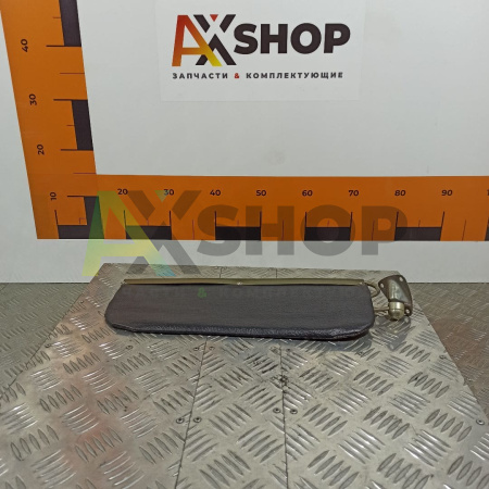 47-8204010-Б Козырек противосолнечный с кронштейном в сборе