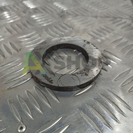 Шайба упорная крепления подшипника ведомого вала главной передачи 70-141437