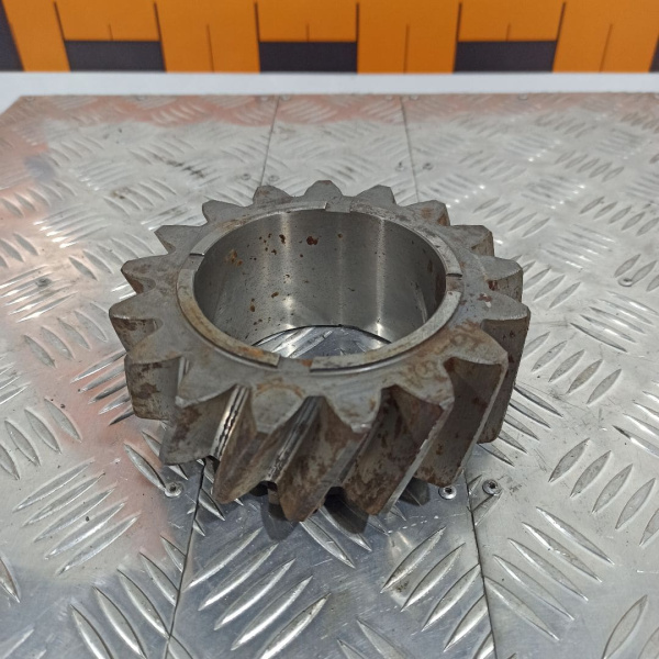 Шестерня заднего хода 650-12-32