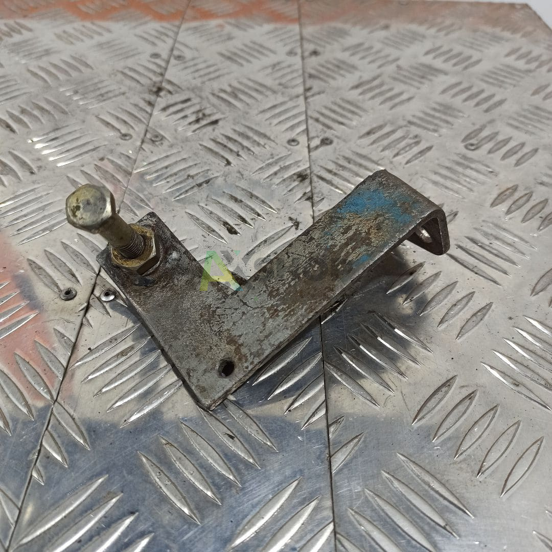 8.23.045 Кронштейн растяжек правый