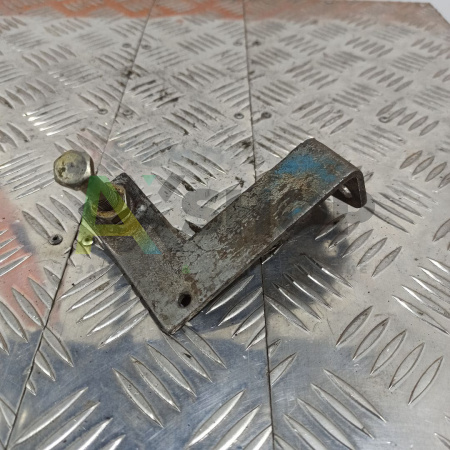 8.23.045 Кронштейн растяжек правый