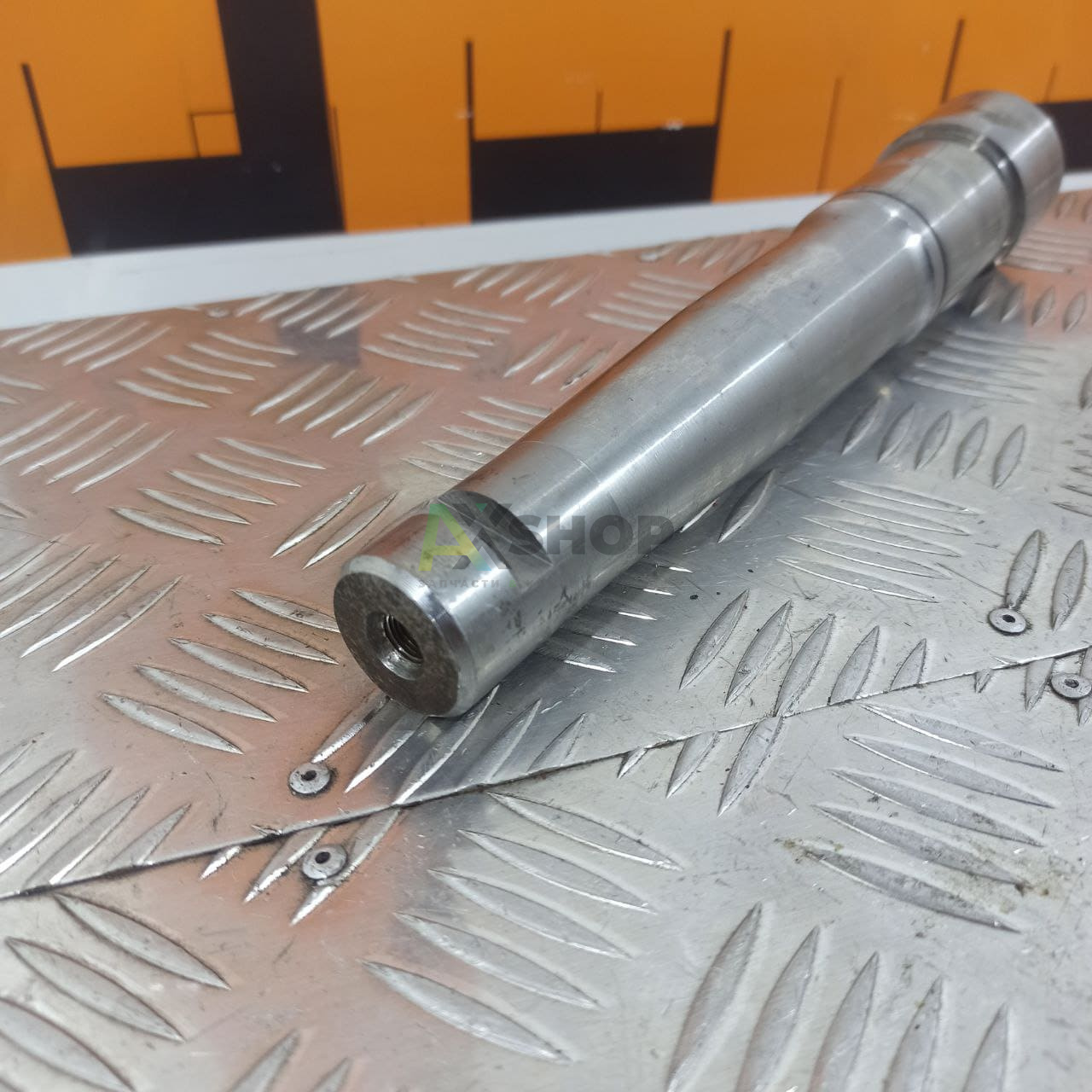 8.10.104 Ось промежуточной шестерни