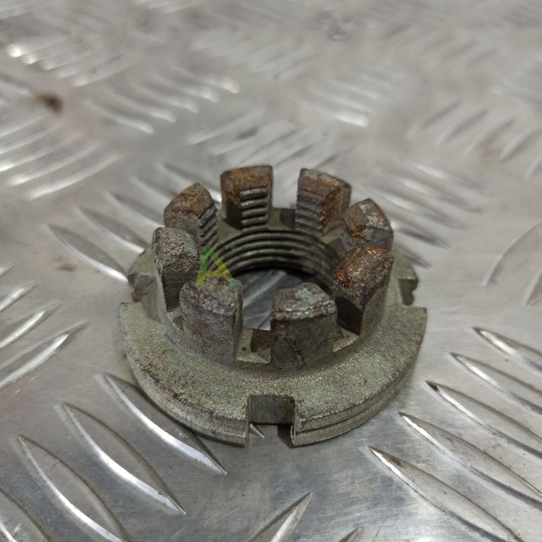 47-3203010 \ 70-3203010 \ 70-141514 Гайка оси катка 