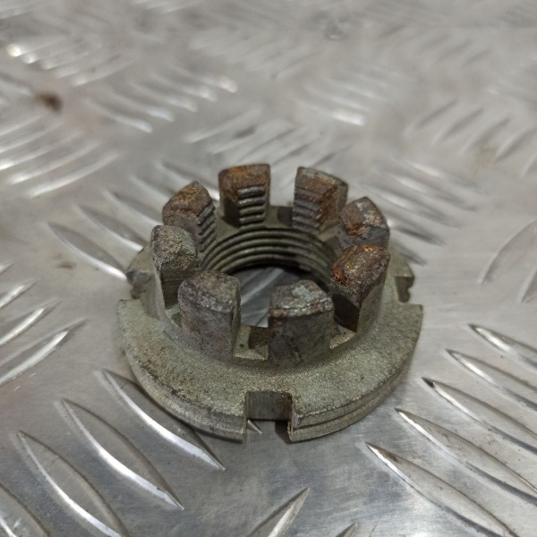 47-3203010 \ 70-3203010 \ 70-141514 Гайка оси катка