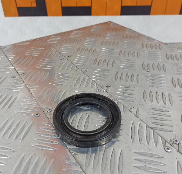 20-2403100 Сальник ведущего барабана фрикциона 52х81х10