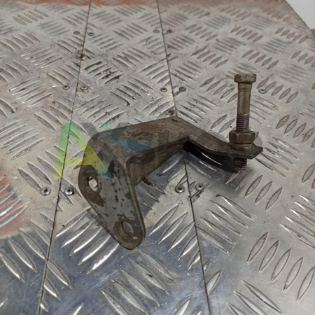 8.23.045 Кронштейн растяжек правый