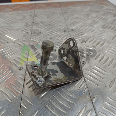 Кронштейн растяжек правый 21.23.036