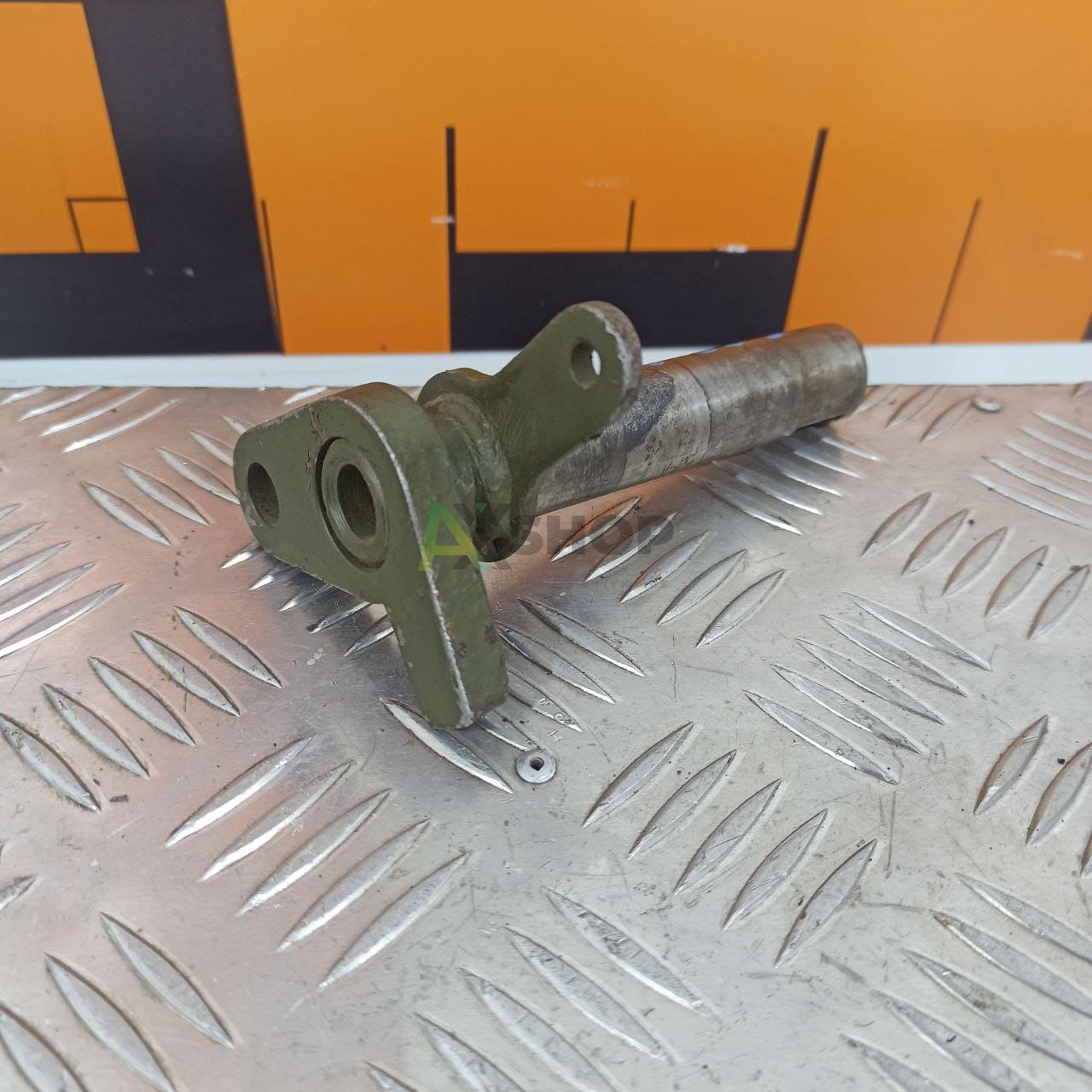 6.23.014 Валик рычага тормозной камеры левый в сборе