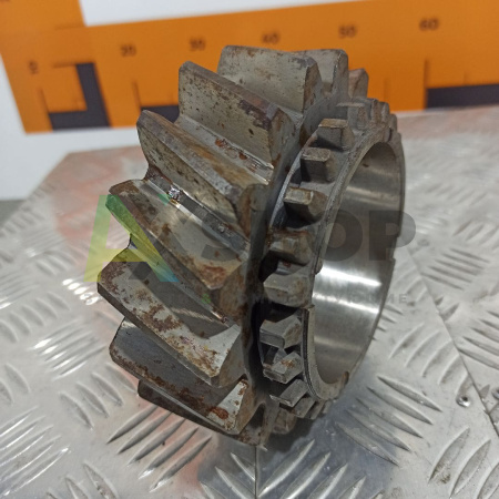 Шестерня заднего хода 650-12-32