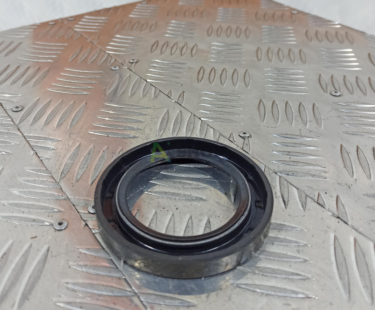 53-1005034 Сальник передний коленчатого вала с пружиной 55х80х10