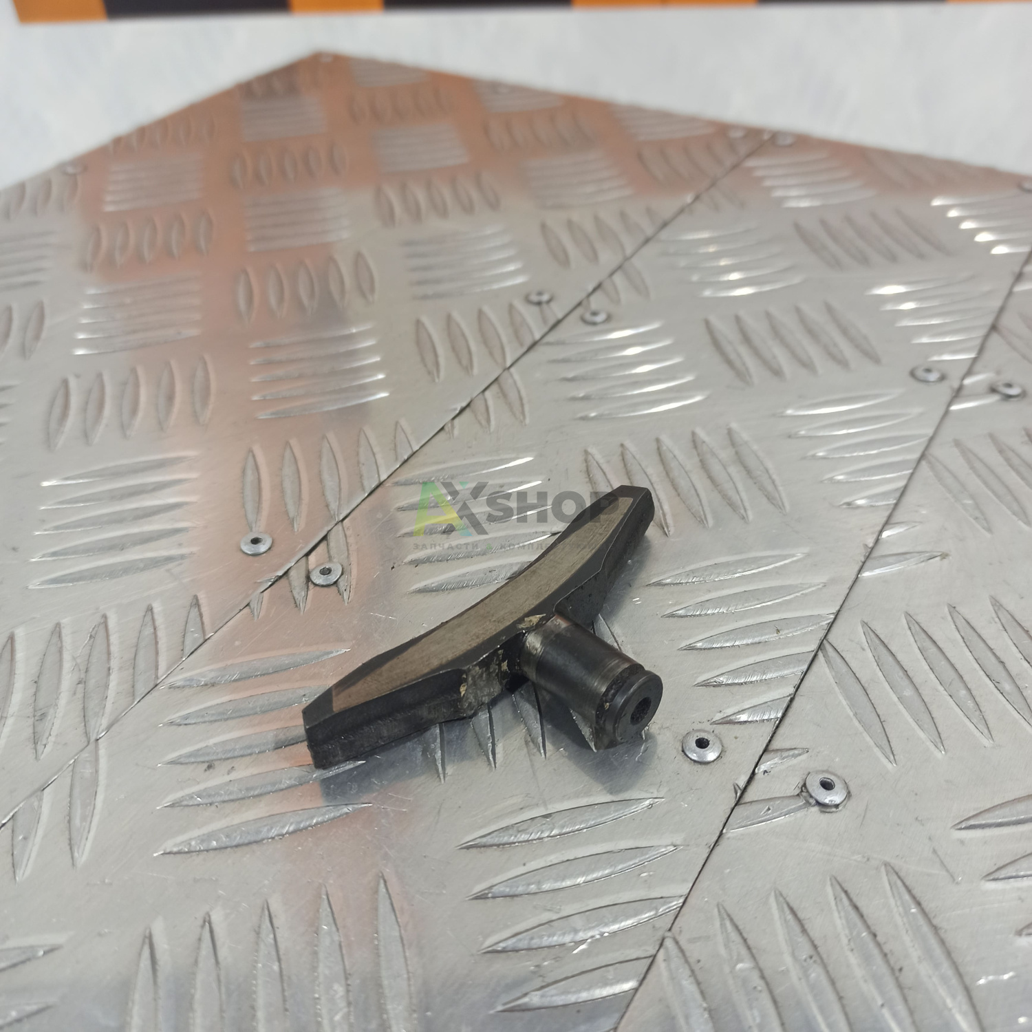 8.10.253-1 Сухарь переключения передач