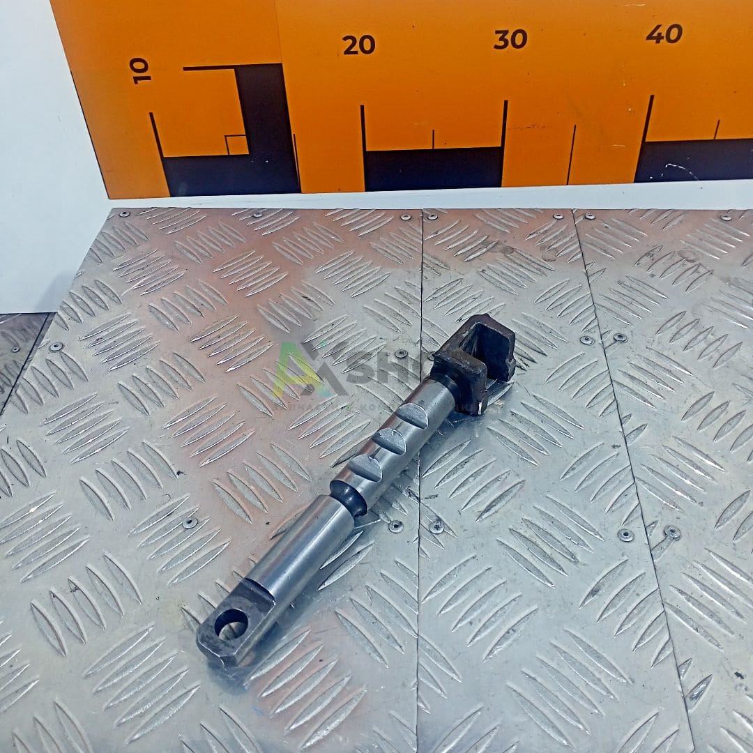 8.21.117 Поводок крайний правый