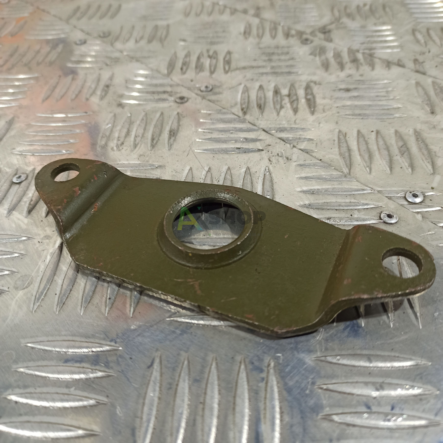 71-2605139 Кронштейн крепления вала управления левый