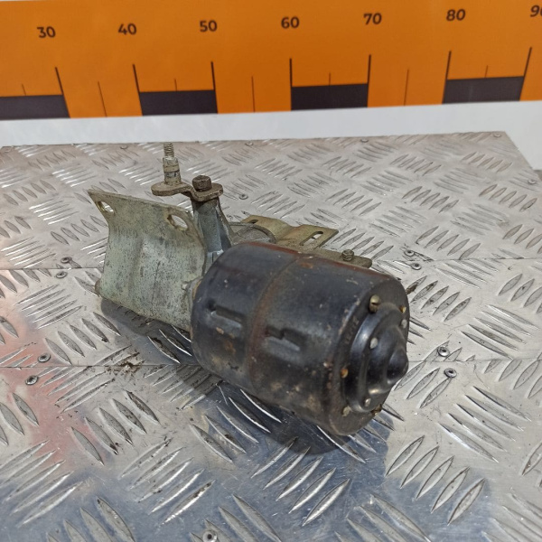 Редуктор стеклоочистителя с электродвигателем СЛ115Е