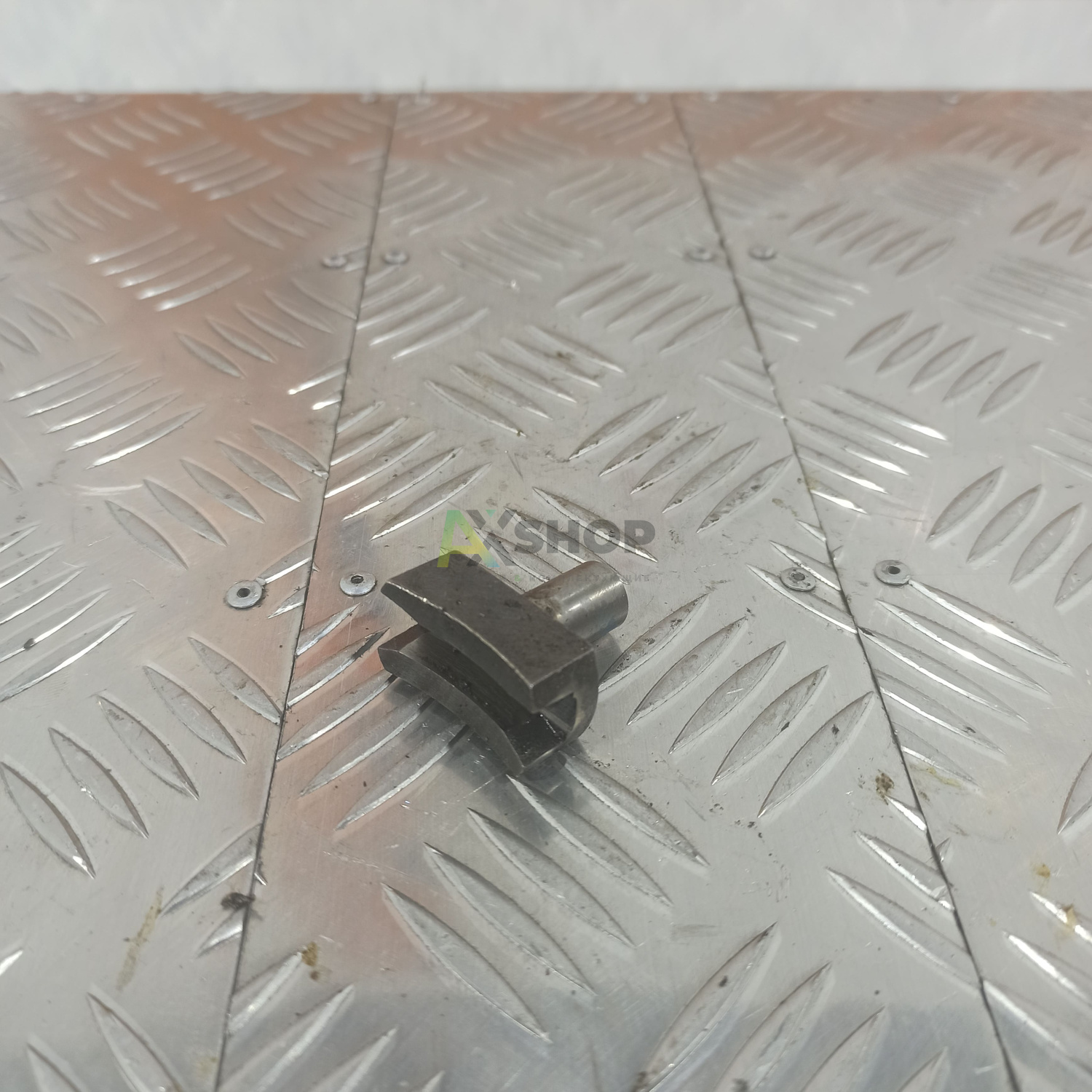 8.10.252 Сухарь переключения передач