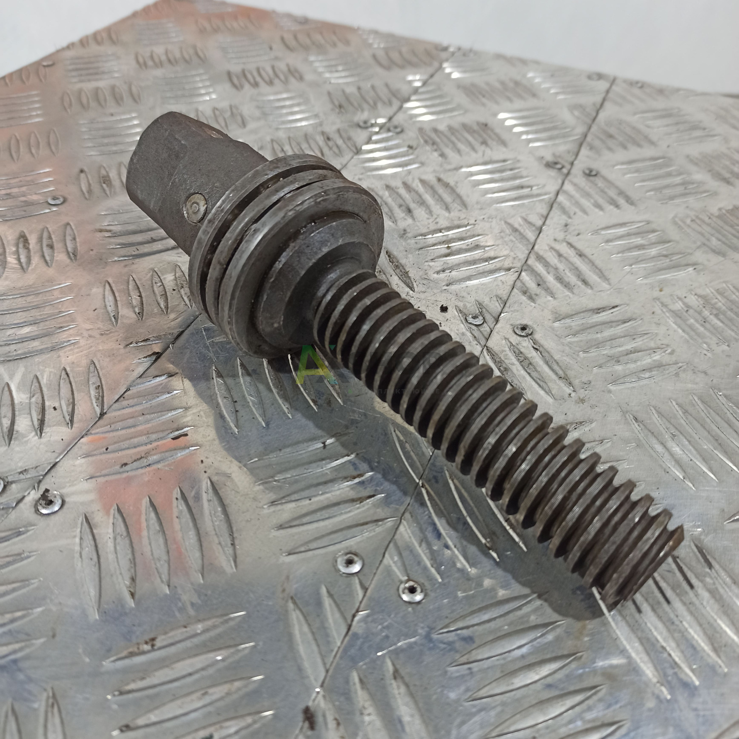 47-3205095 Винт натяжной ленивца