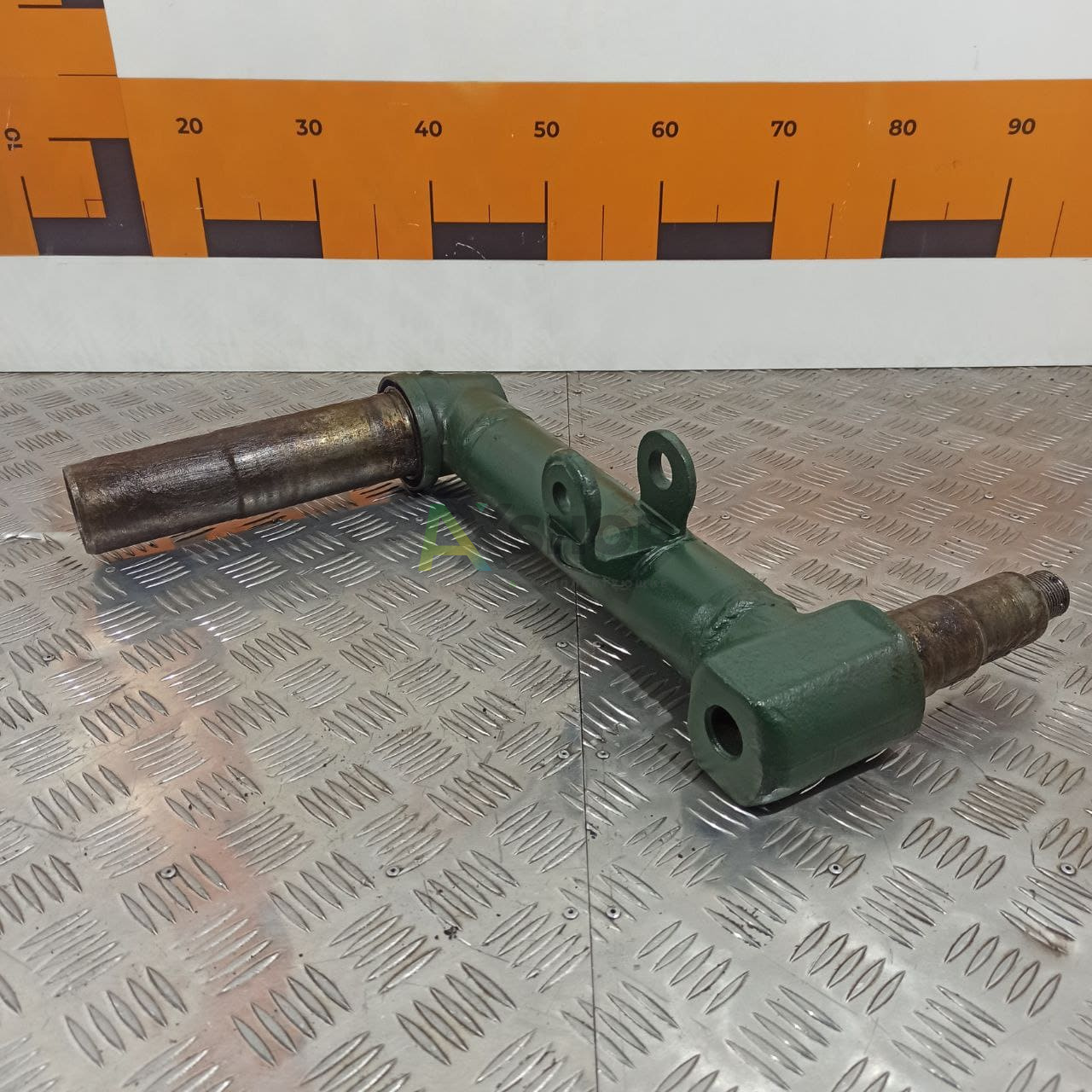 Балансир переднего катка левый в сборе 71-2946011