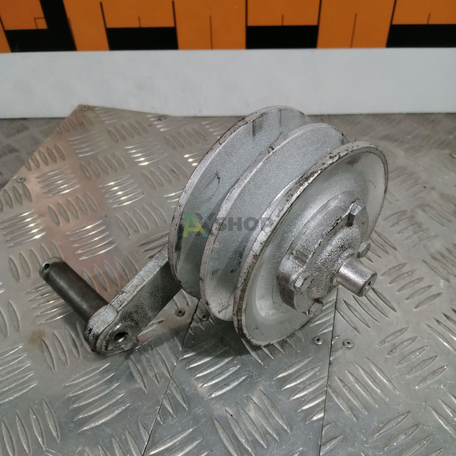 8.02.015-1 КН Ролик натяжной в сборе  