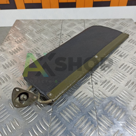 47-8204010-Б Козырек противосолнечный с кронштейном в сборе