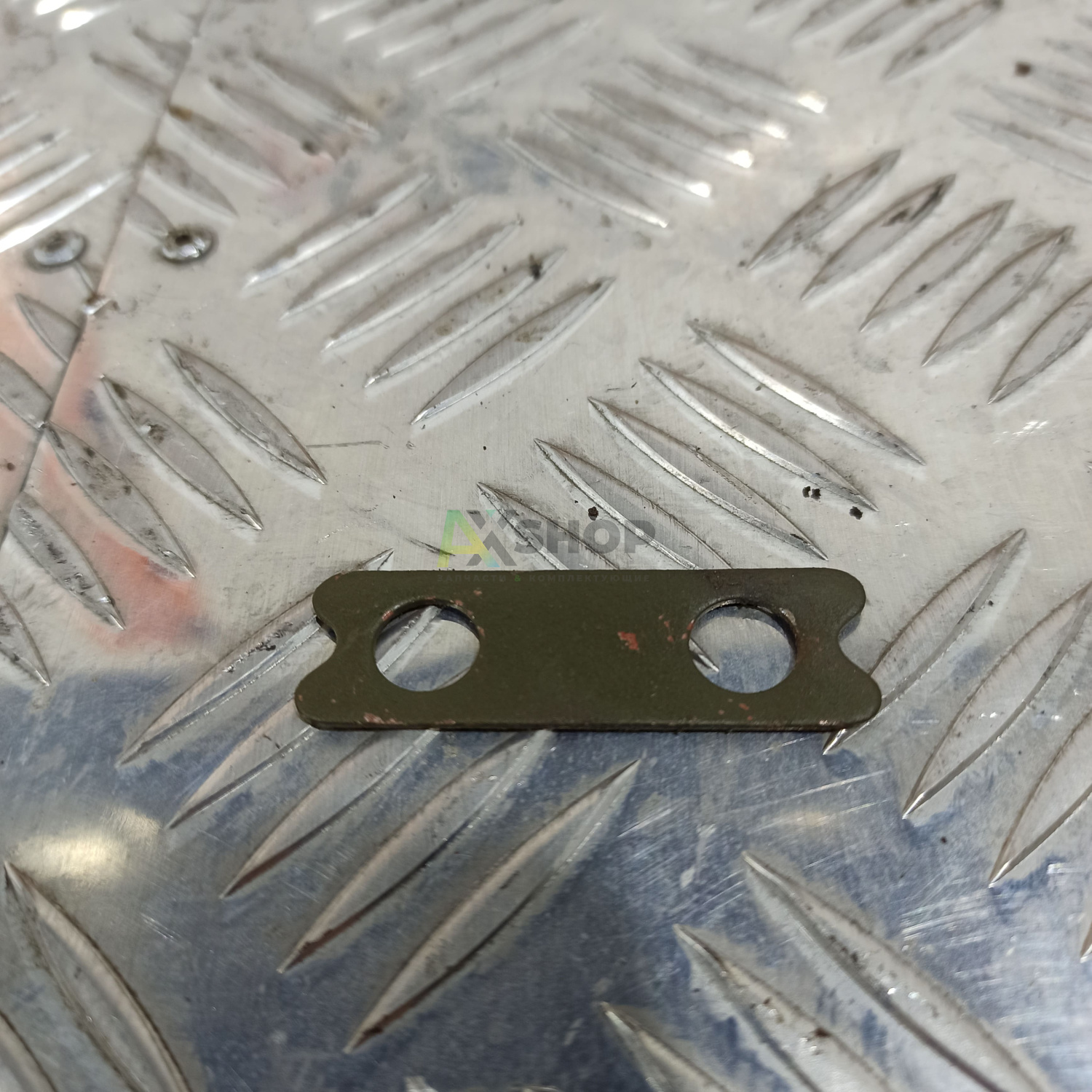 Планка стопорная болтов фиксатора гайки гильзы 47-3205092