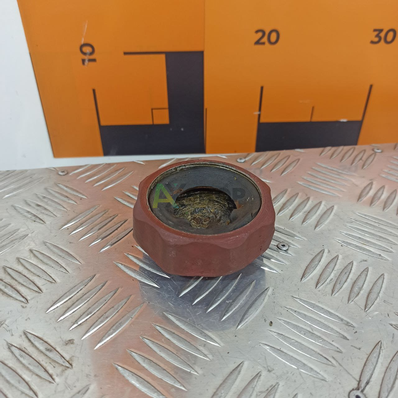 256-1015070-А Крышка заливной трубы в сборе