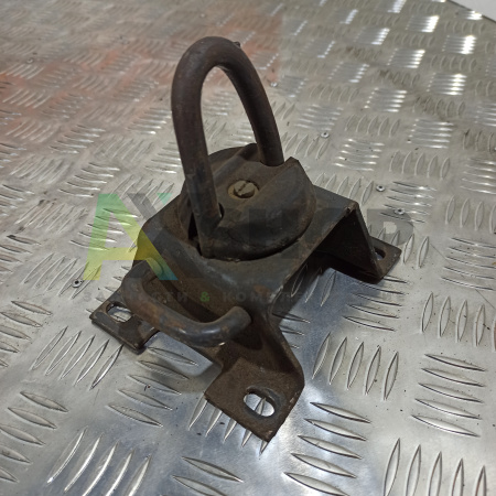 Кронштейн запора левый в сборе 5320-5018051