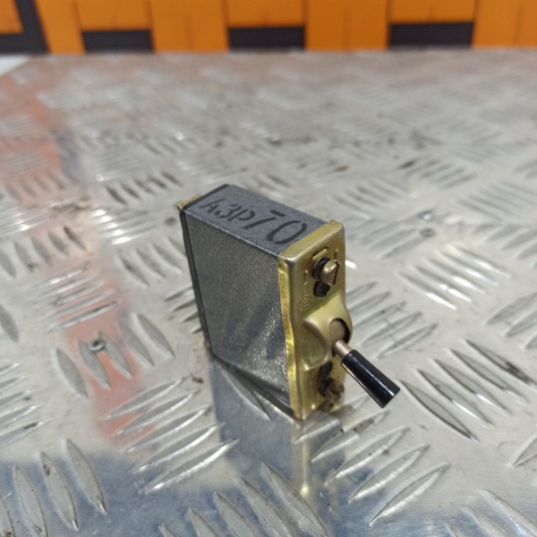 Автомат защиты реле АЗР-70 