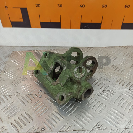 8.23.012 Кронштейн остановочного тормоза левый со втулками