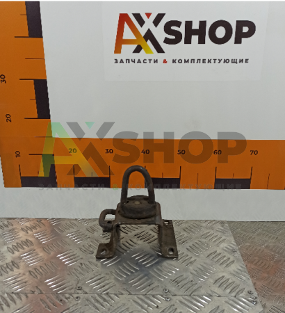 Кронштейн запора левый в сборе 5320-5018051