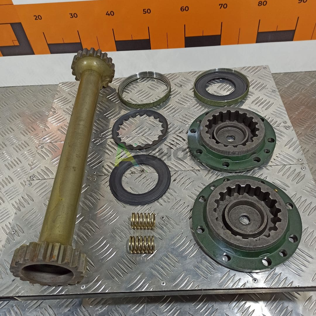 8.10.047 КН Валик карданный левый в сборе  