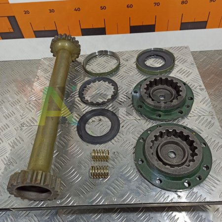 8.10.047 КН Валик карданный левый в сборе