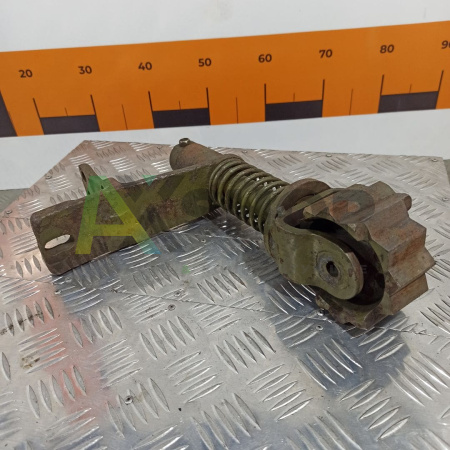 71-3216010 Снегоочиститель гусеницы правый в сборе