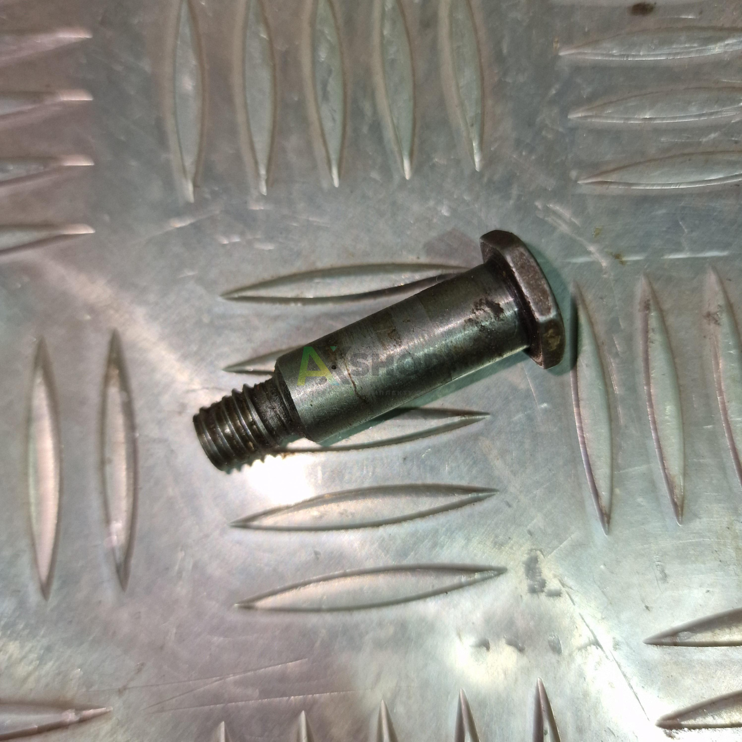 8.22.176 Палец стяжной