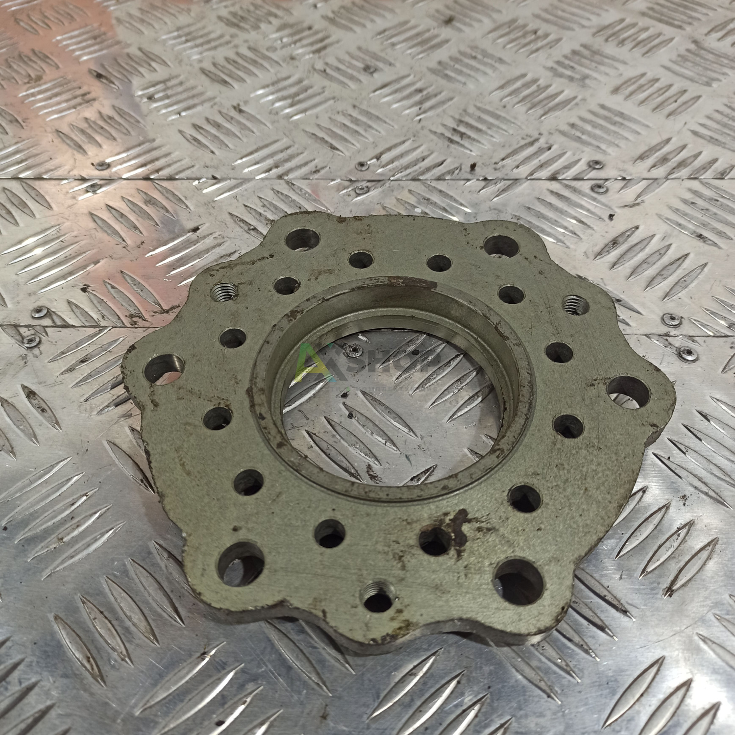 47-2501090 Крышка корпуса подшипников ведущей шестерни главной передачи в сборе