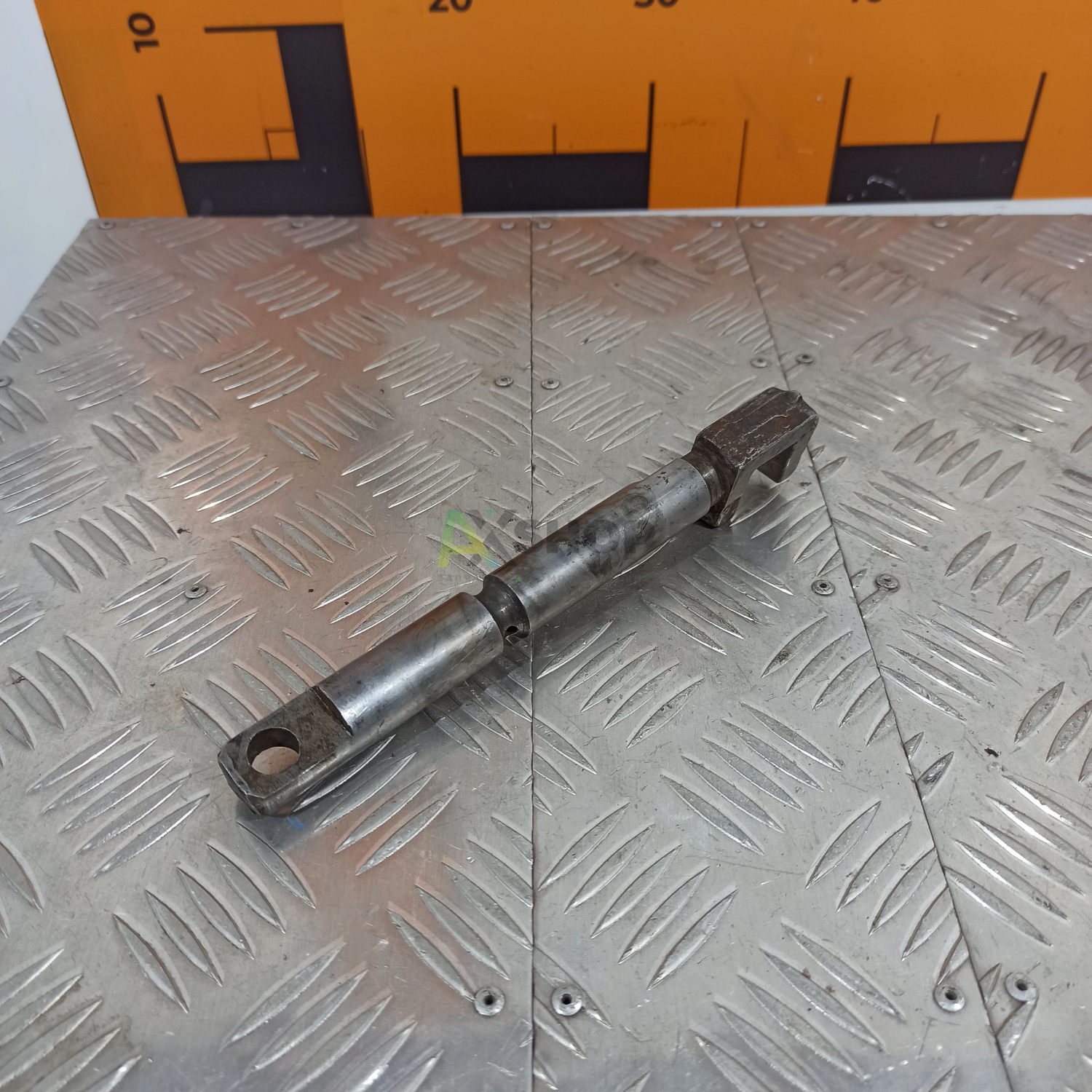 8.21.115 Поводок средний левый